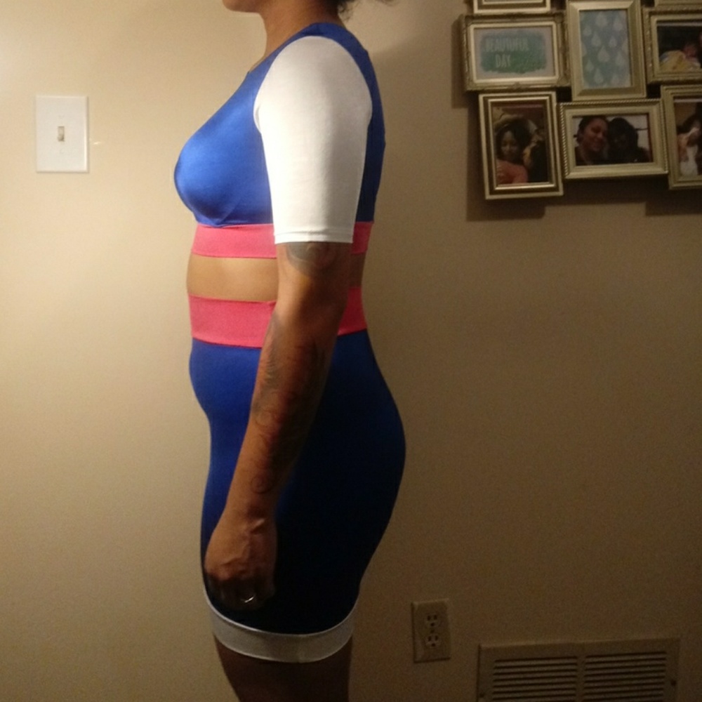 Alluring Sexy Cropped Top and Skirt Set - Picture 6 of 8